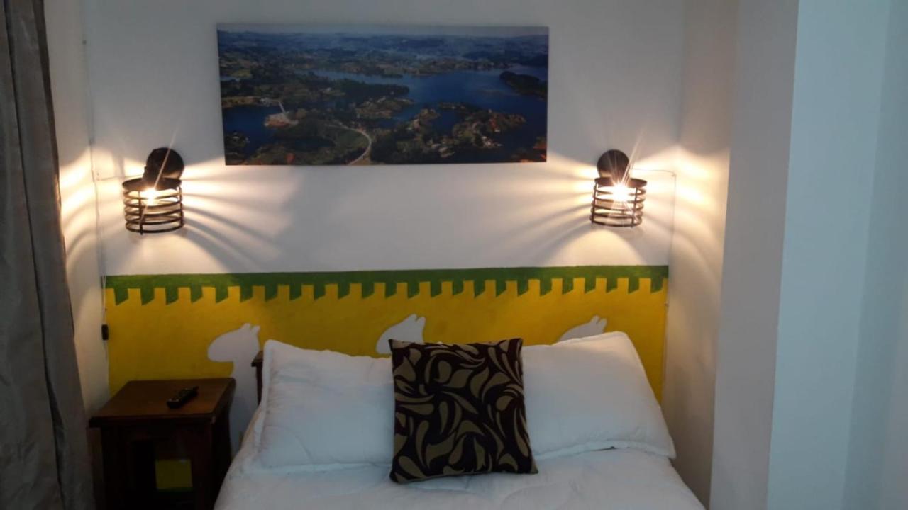 Hostel-Affordable Rooms With Private Bathroom San Juan Guatape Guatapé Exterior foto